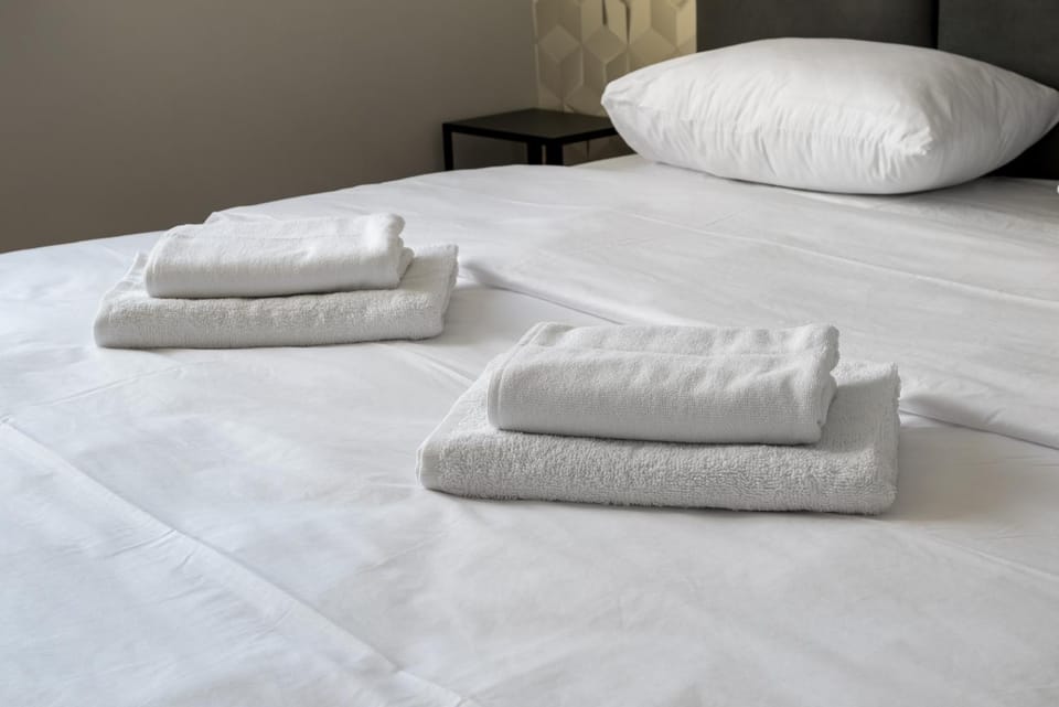 Bed, Photo of the whole room, Bedroom, towels