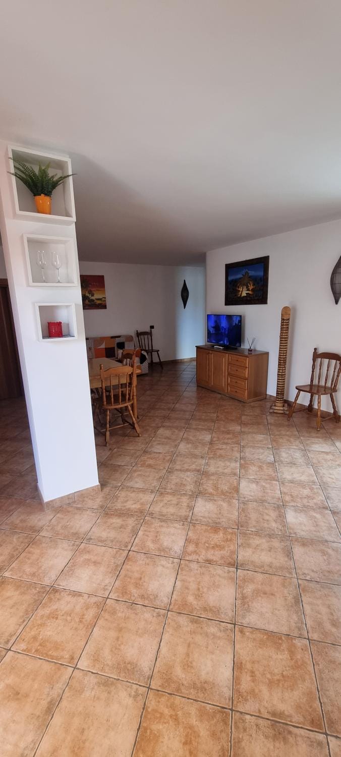 TV and multimedia, Living room, Seating area, Dining area