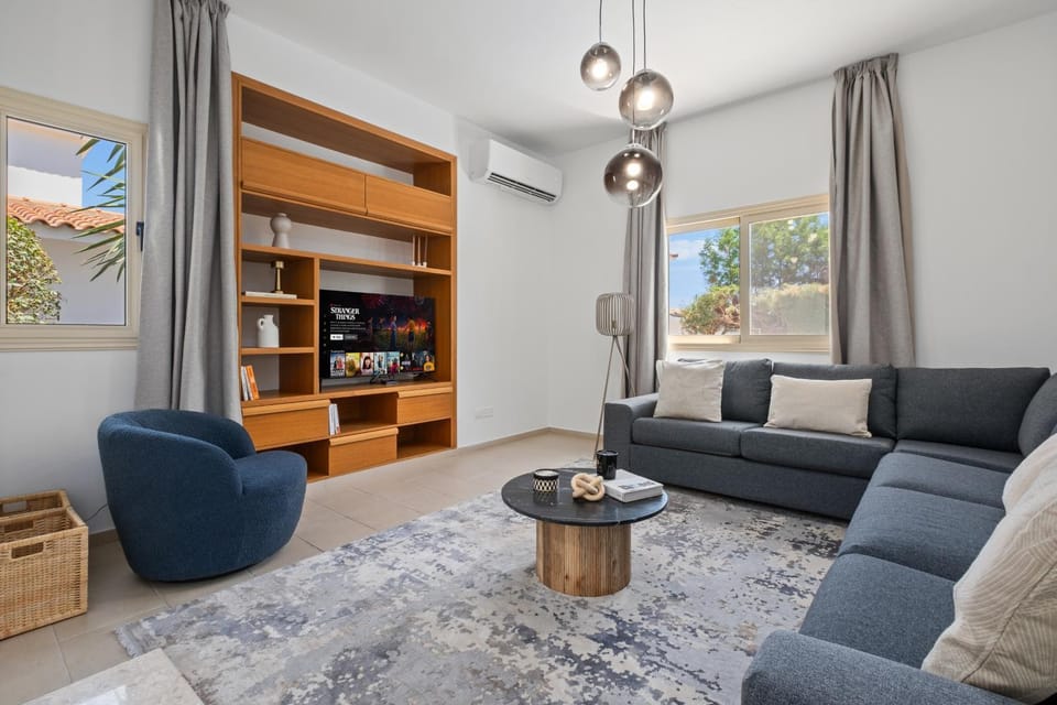Harmonia Luxury Villa by Nomads Villa in Peyia