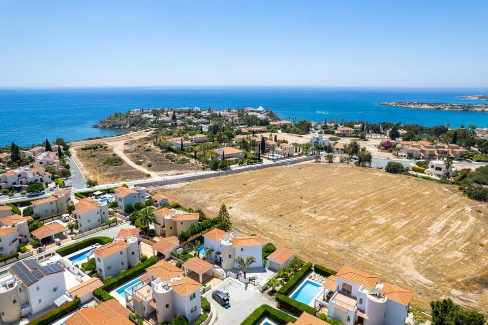 Harmonia Luxury Villa by Nomads Villa in Peyia