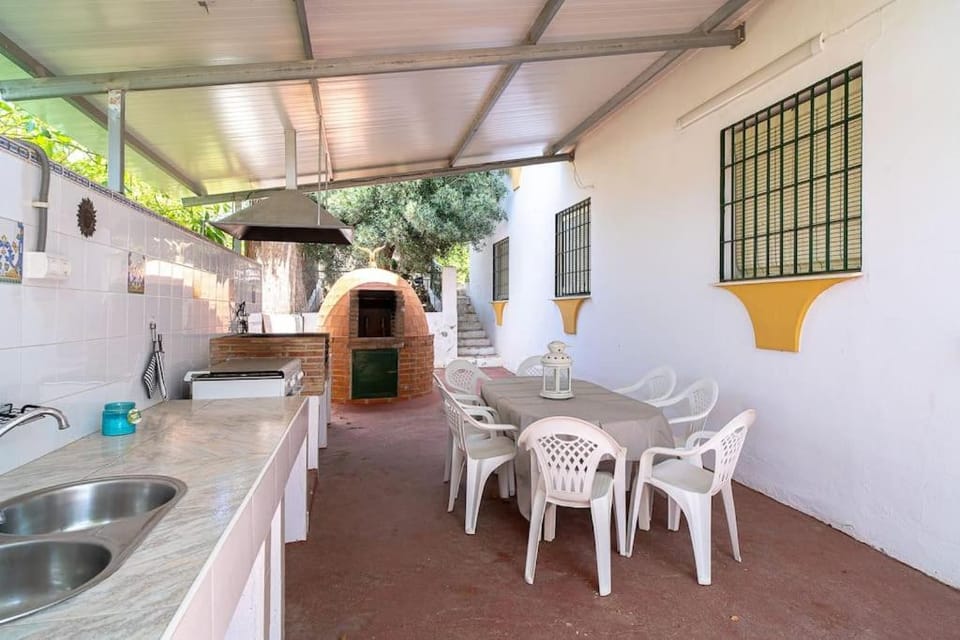 Patio, Kitchen or kitchenette, Dining area
