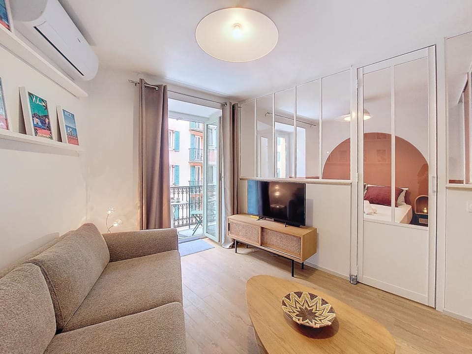 TV and multimedia, air conditioner