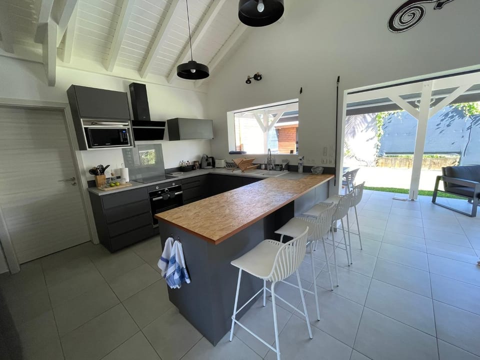 Dining area, Pool view, Pool view, dishwasher, microwave, oven, kitchen, kitchen