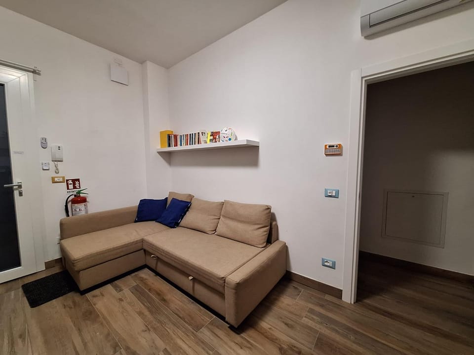 Library, Living room