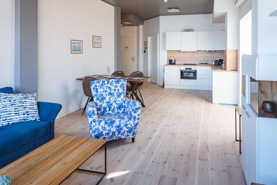 Kitchen or kitchenette, Living room, Seating area