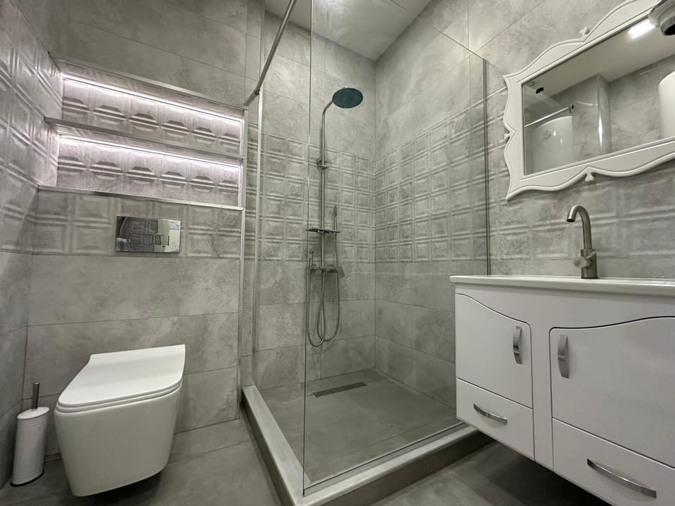 Shower, Toilet, Bathroom, towels