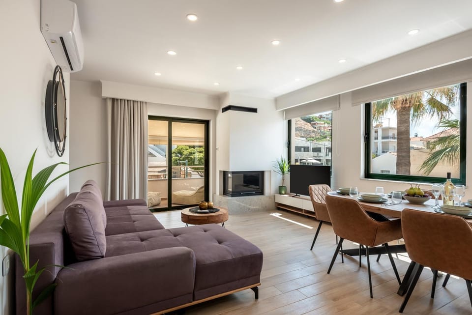Communal lounge/ TV room, TV and multimedia, Living room, Seating area, Dining area, Evening entertainment