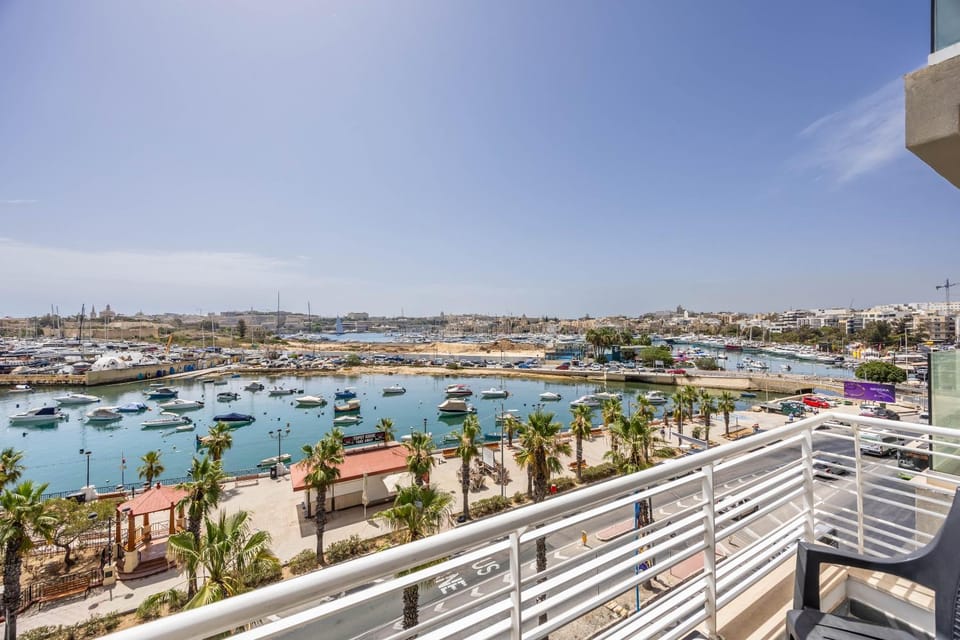 NEW Duplex penthouse w breathtaking views by SF HOMES Apartment in Malta