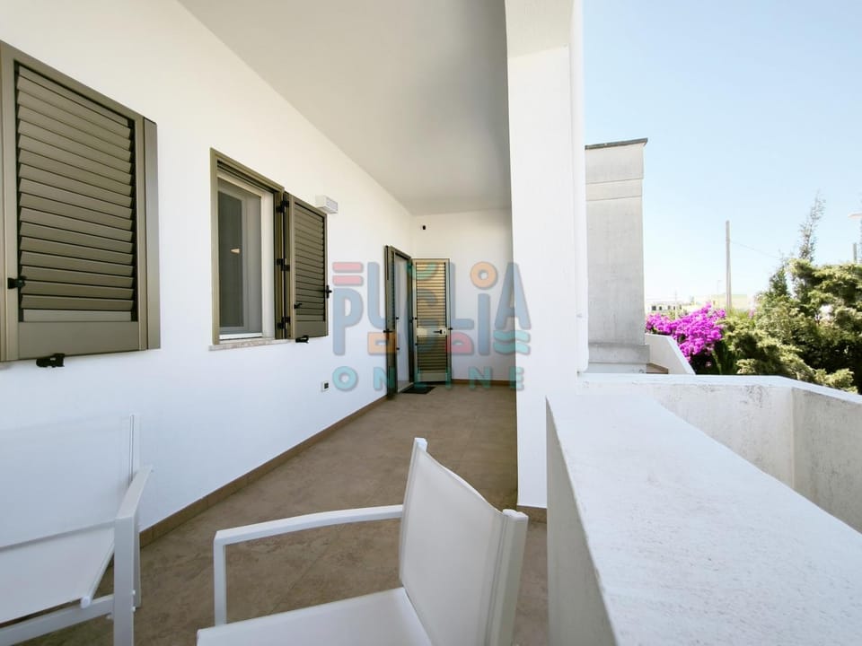Property building, Patio, Day, View (from property/room), Balcony/Terrace, Dining area