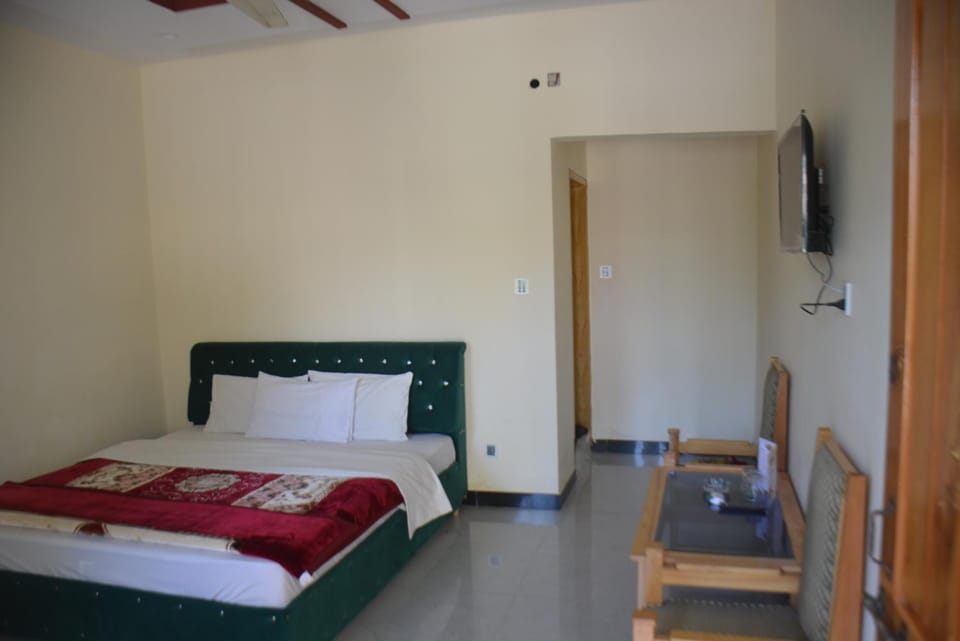 Bed, TV and multimedia, Bedroom