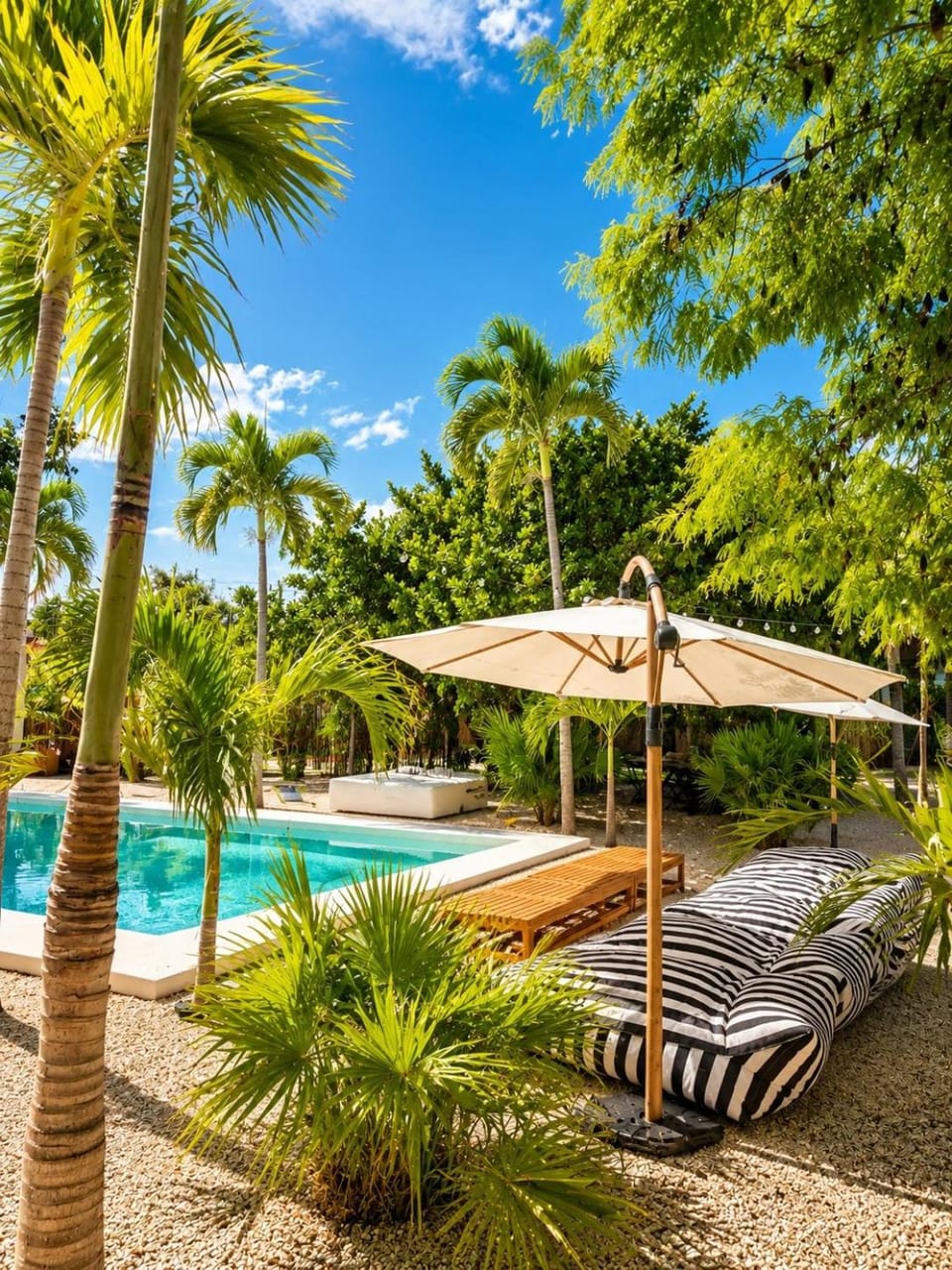 Garden, Garden, Garden view, Garden view, Pool view, Pool view, Swimming pool, Swimming pool, Swimming pool, furniture, furniture, internet, sunbed, sunbed