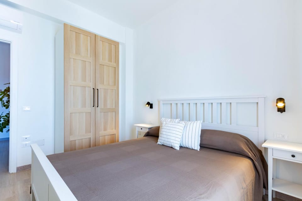 Bed, Photo of the whole room, Bedroom, wardrobe