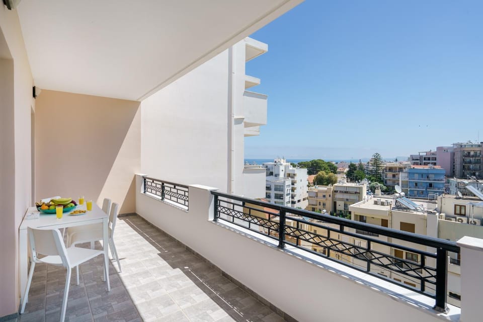 Property building, Balcony/Terrace, City view, Sea view