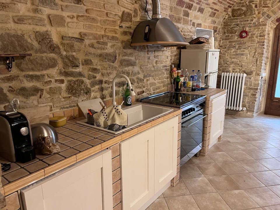 Coffee/tea facilities, Kitchen or kitchenette, dishwasher, stove