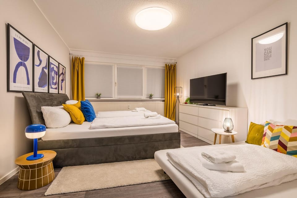 TV and multimedia, Seating area, Bedroom, storage, towels