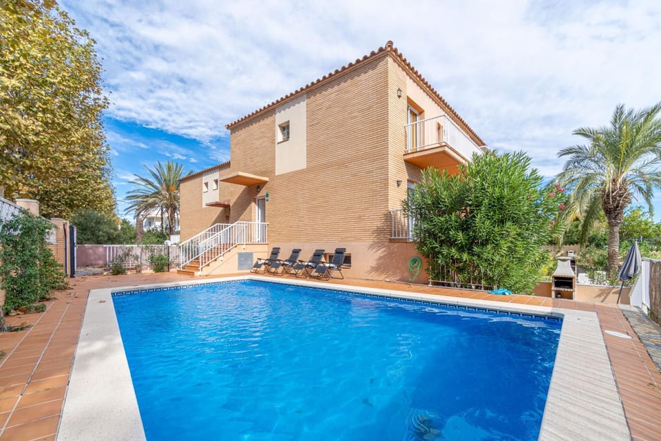 Jouvacations Villa 2 Freser con piscina compartida Villa in Alt Empordà