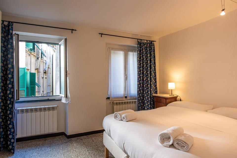 Bed, Photo of the whole room, Bedroom, internet, towels