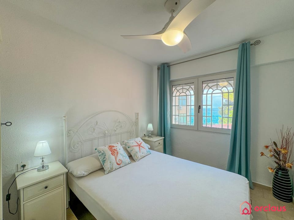 Bed, Bedroom, Sea view