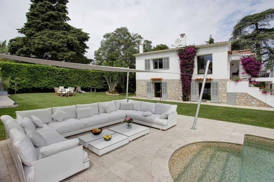 Capleouna-Manou Villa in Antibes