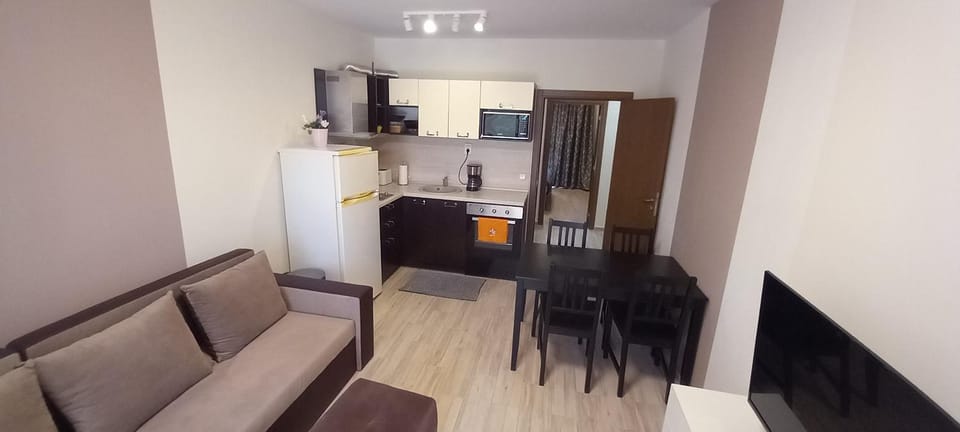 Seating area, Dining area, oven, stove