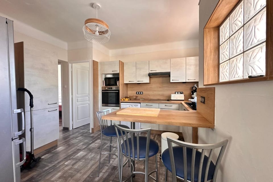 Kitchen or kitchenette, Dining area, dishwasher, oven, stove