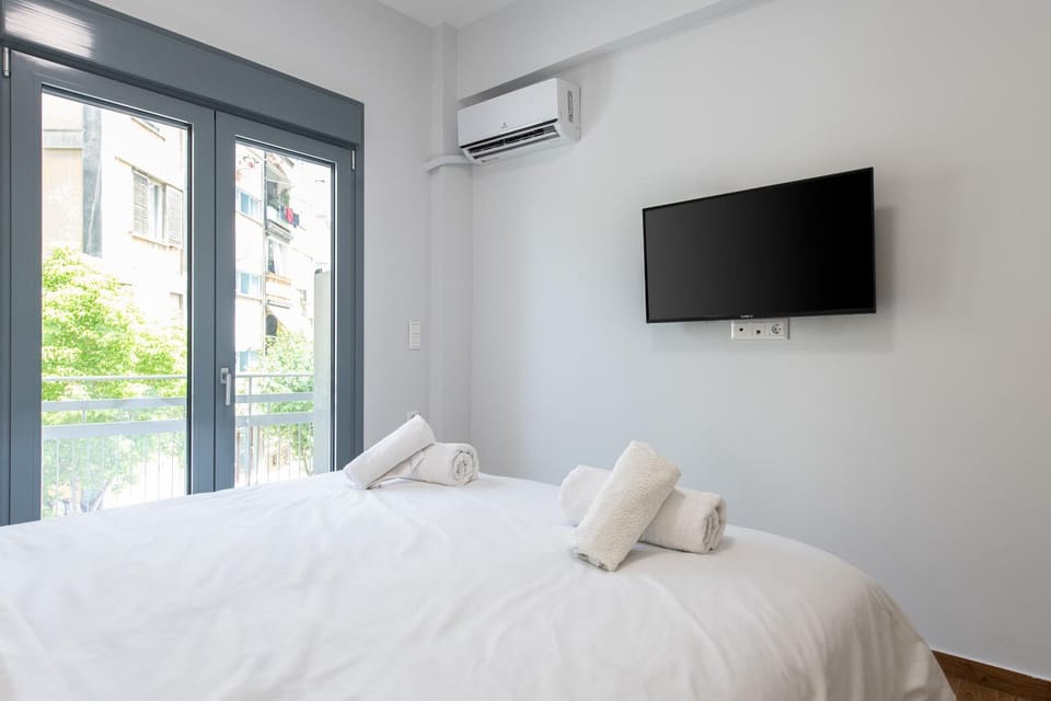 Bed, TV and multimedia, Photo of the whole room, Bedroom, air conditioner