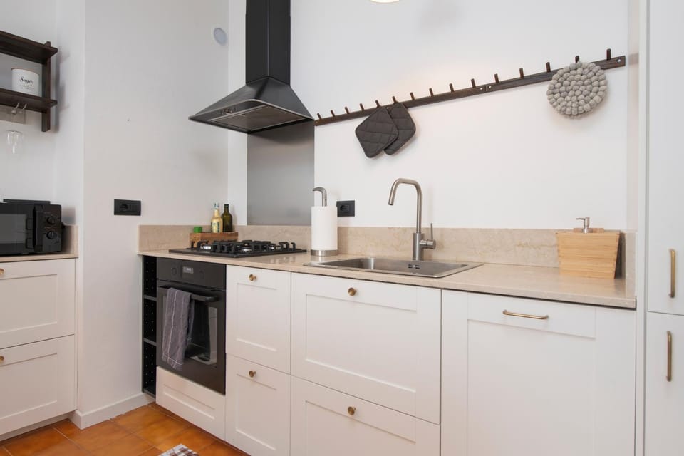 Kitchen or kitchenette, dishwasher