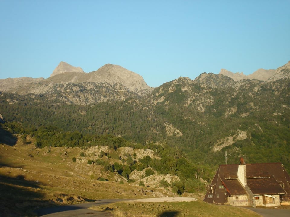 Neighbourhood, Natural landscape