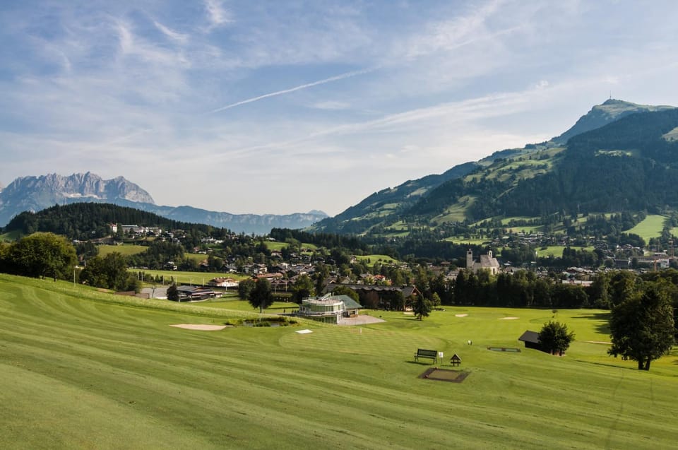 Ski-in-Ski-out Asten Studio by Alpine Host Helpers Apartment in Kitzbuhel