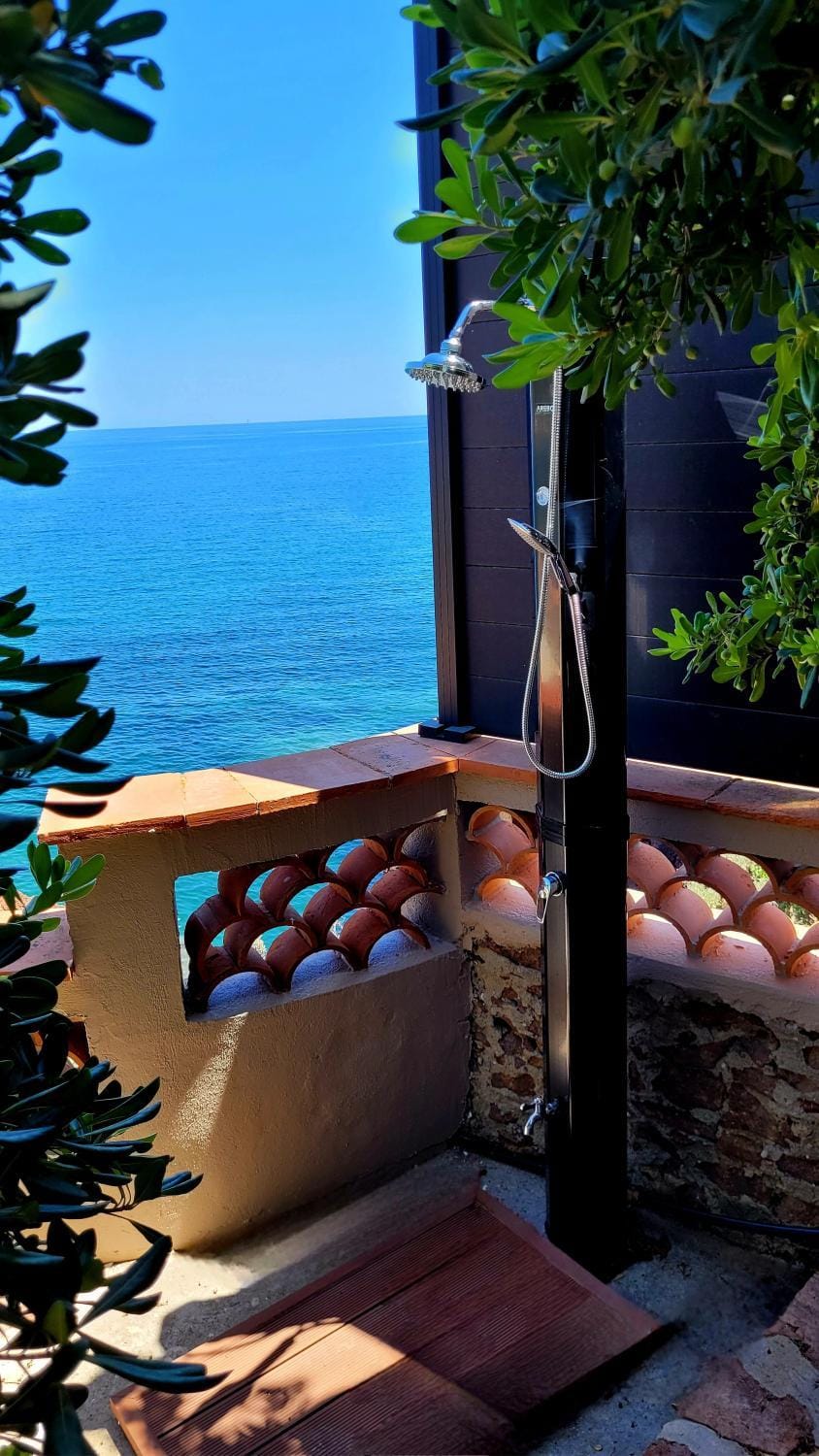 Shower, Day, Natural landscape, Garden, Garden, Sea view