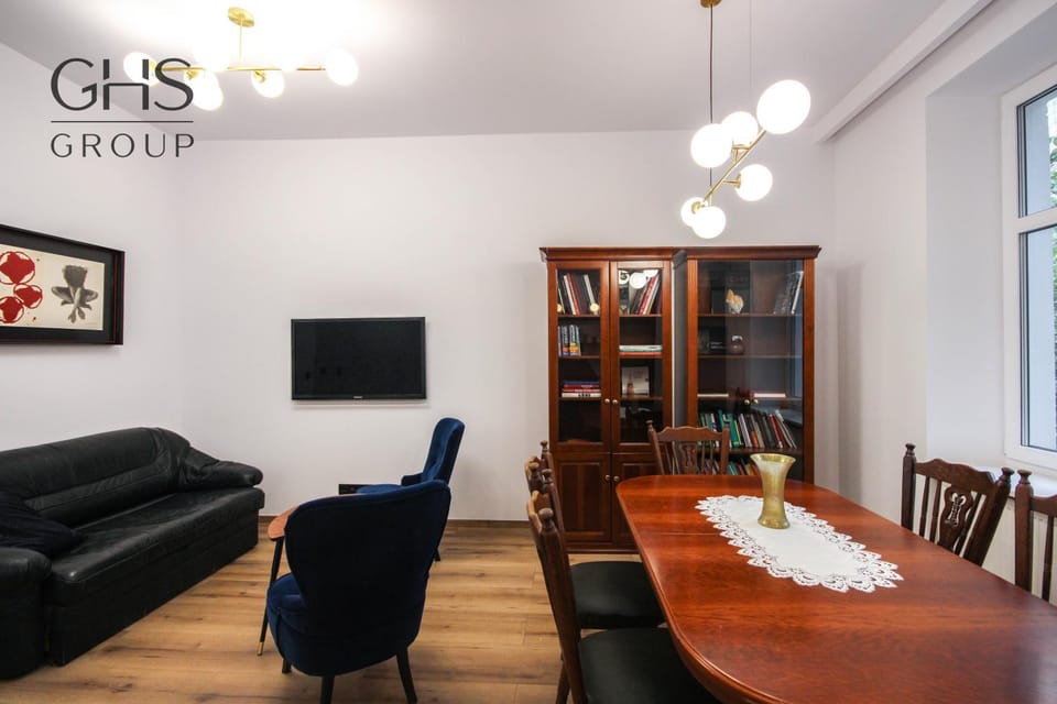Communal lounge/ TV room, TV and multimedia, Living room, Seating area, Dining area, Evening entertainment