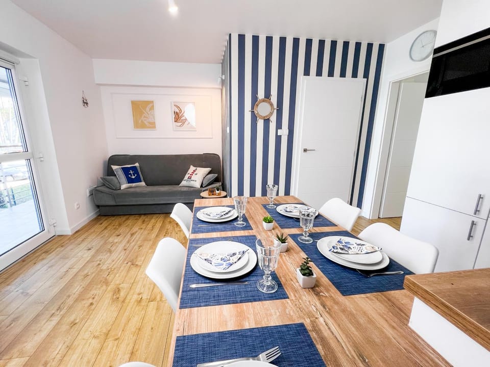 Kitchen or kitchenette, Living room, Photo of the whole room, Seating area, Dining area