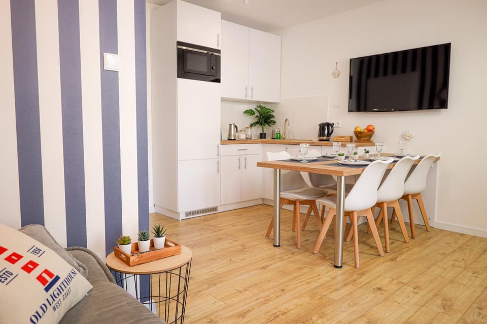 TV and multimedia, Kitchen or kitchenette, Living room, Food and drinks, Dining area