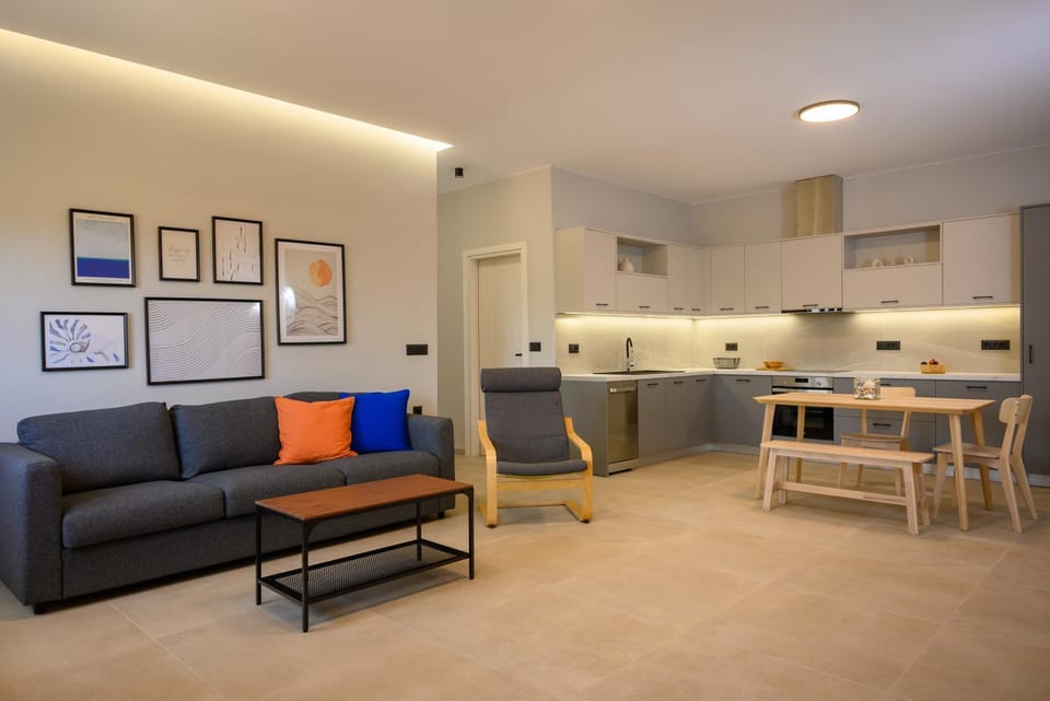 Kitchen or kitchenette, Living room, Seating area, Dining area, oven, stove