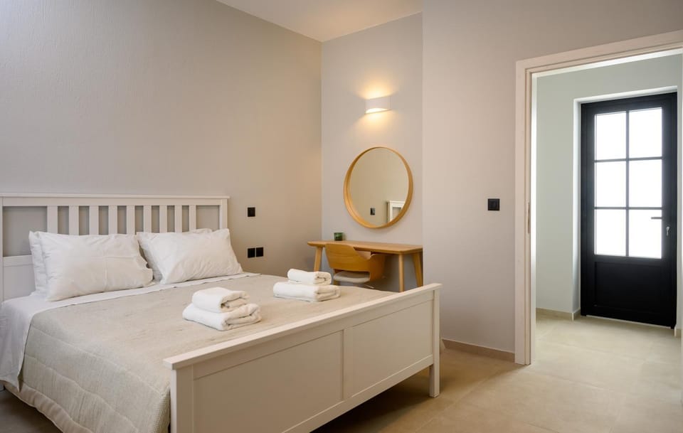 Bed, Bedroom, towels, wardrobe