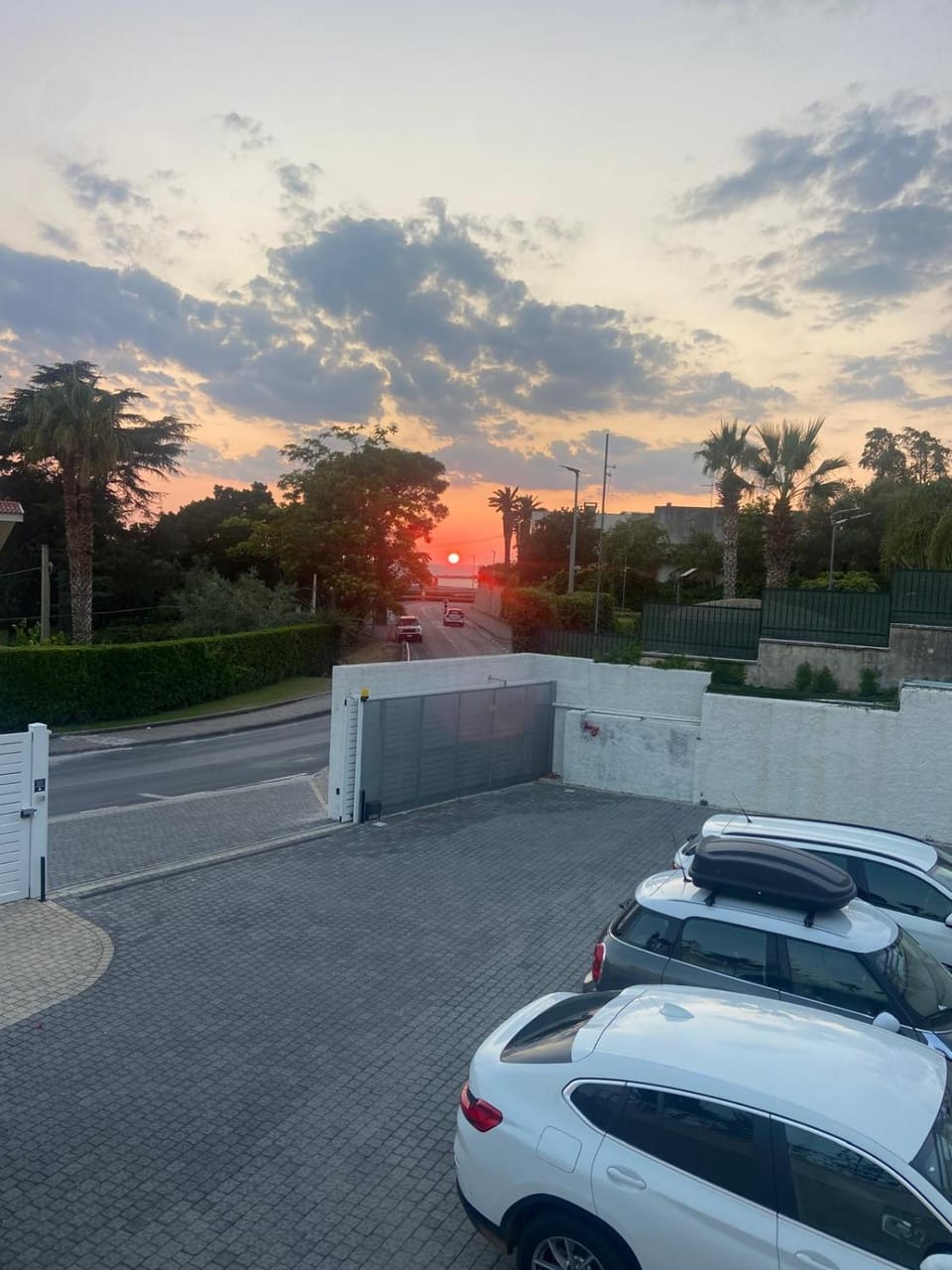 Sunset, Parking