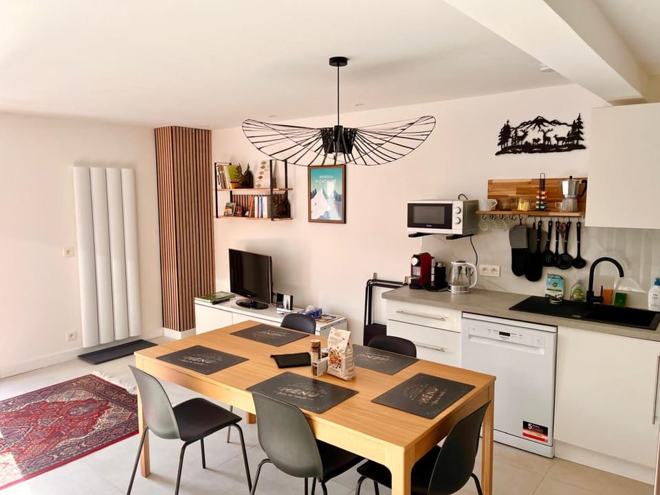 TV and multimedia, Coffee/tea facilities, Kitchen or kitchenette, Dining area, dishwasher, oven, pet friendly