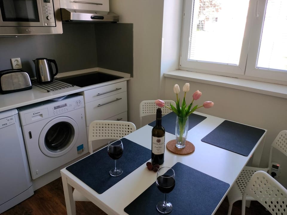 Dining area, kitchen