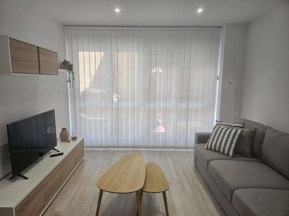 Communal lounge/ TV room, Living room, Seating area, Evening entertainment