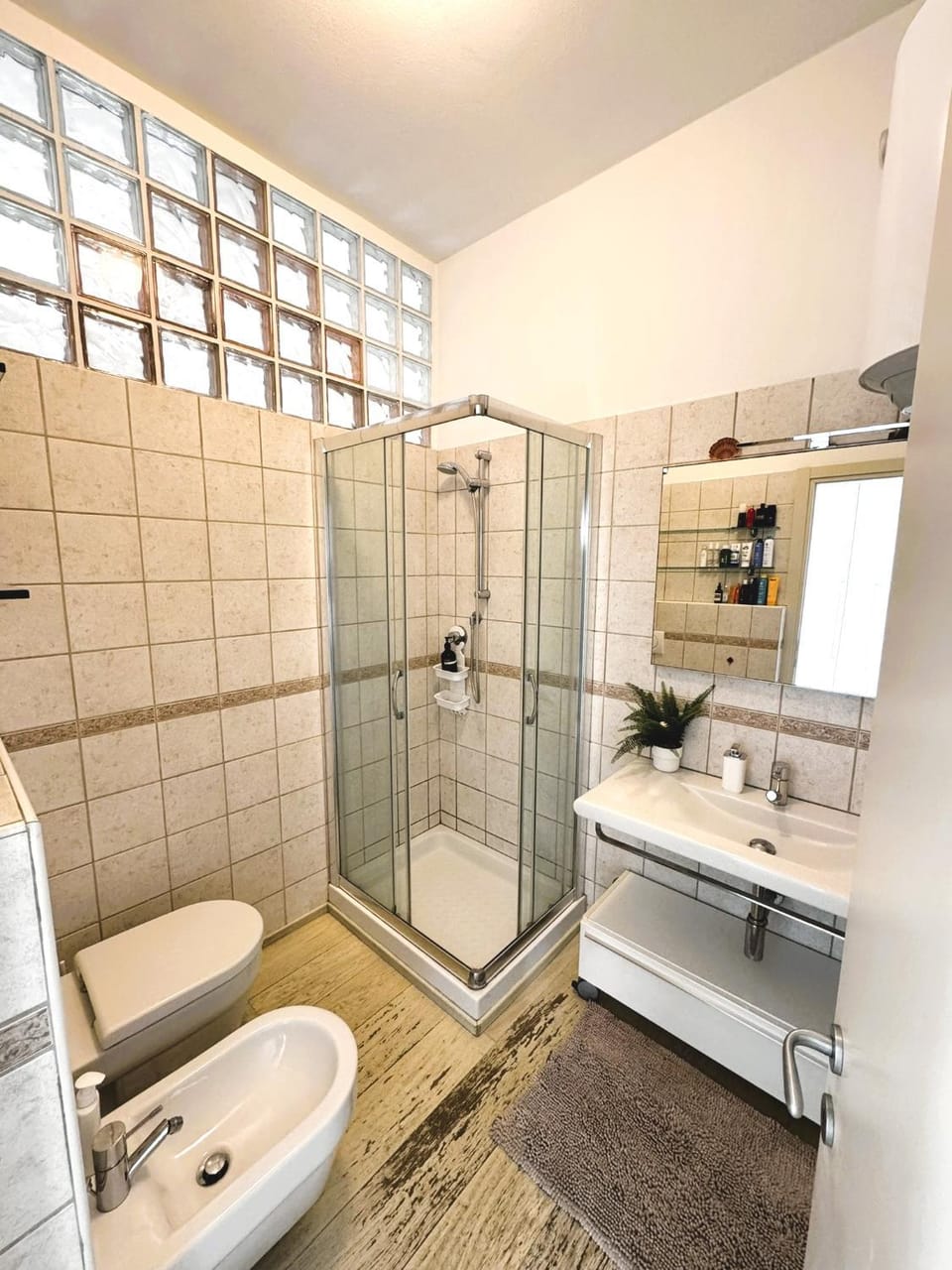 Shower, Toilet, Bathroom, bidet, towels