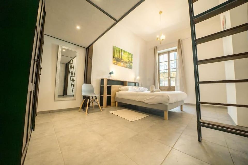 Bed, Photo of the whole room, Bedroom