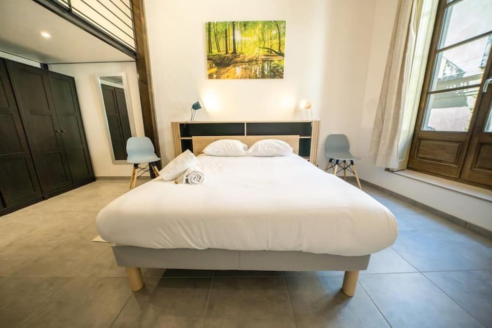 Bed, Photo of the whole room, Bedroom, wardrobe