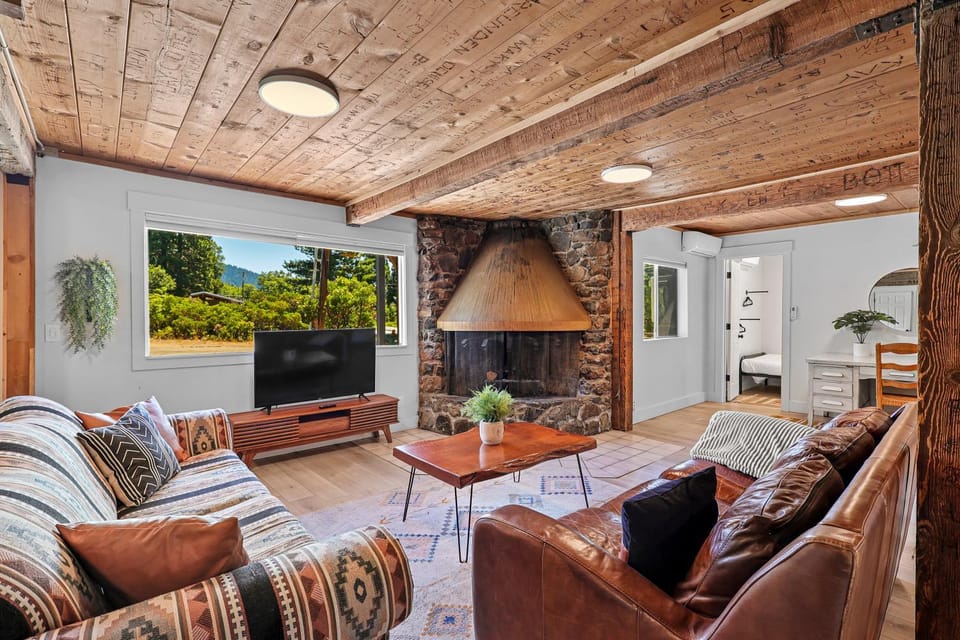 Living room, fireplace
