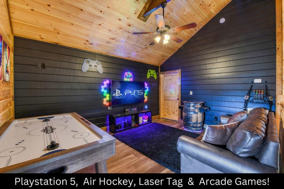 Walk To Parkway - Indoor Pool - Treehouse Loft PS5 House in Pigeon Forge