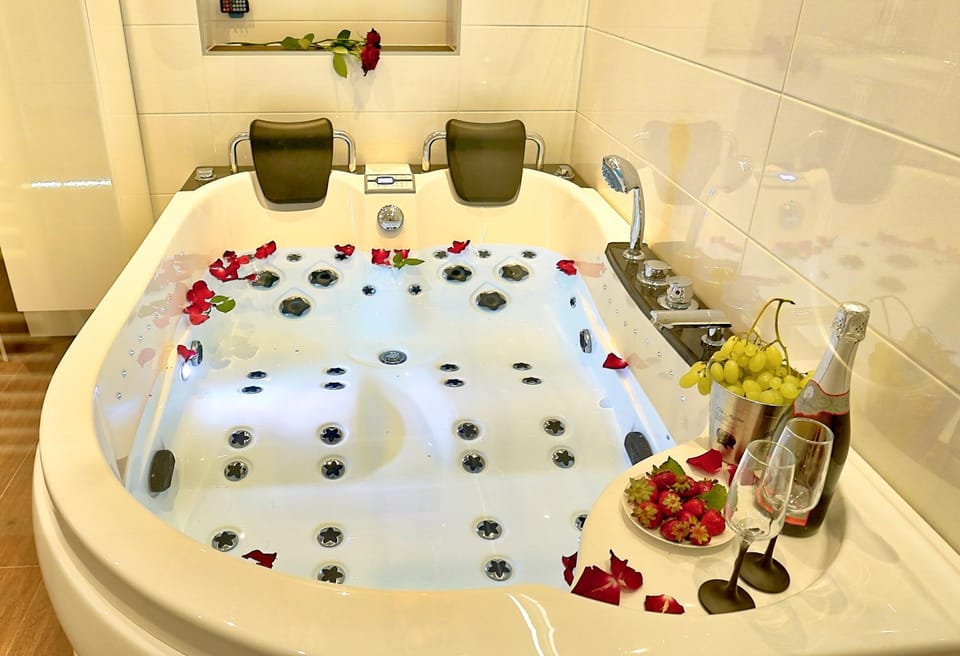 Hot Tub, Bath
