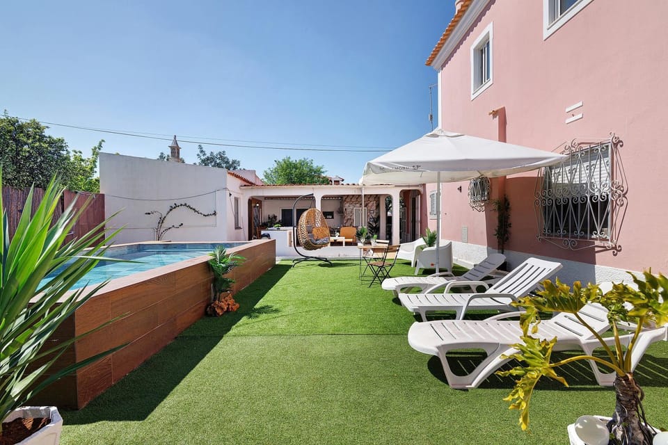 Property building, Balcony/Terrace, Living room, Swimming pool