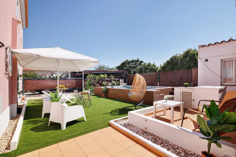 Property building, Balcony/Terrace, Living room