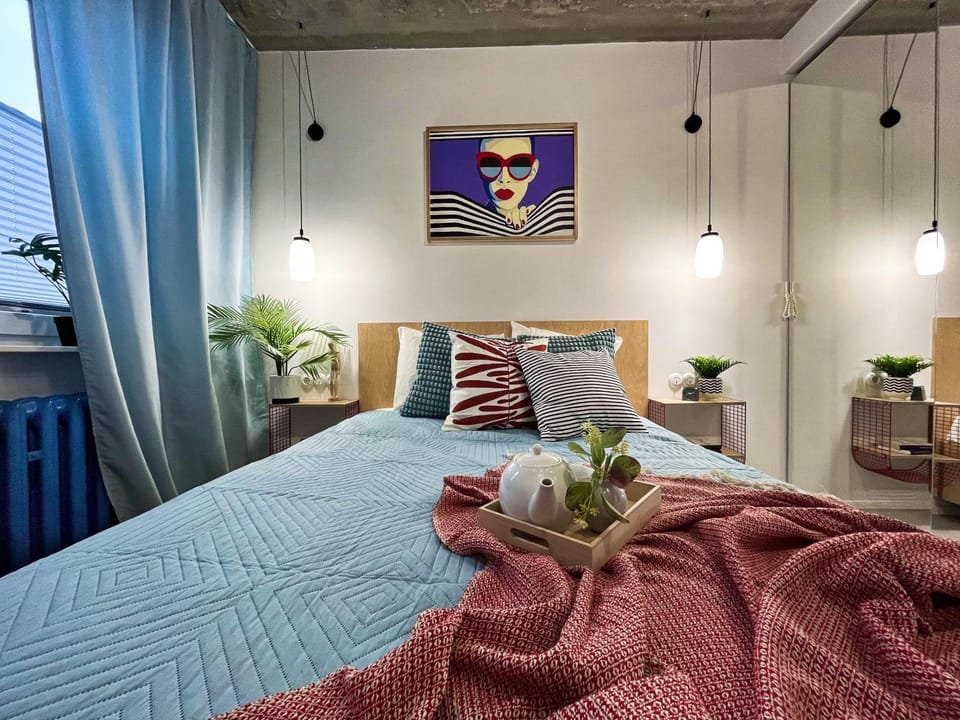 Bed, Photo of the whole room, Decorative detail, Bedroom