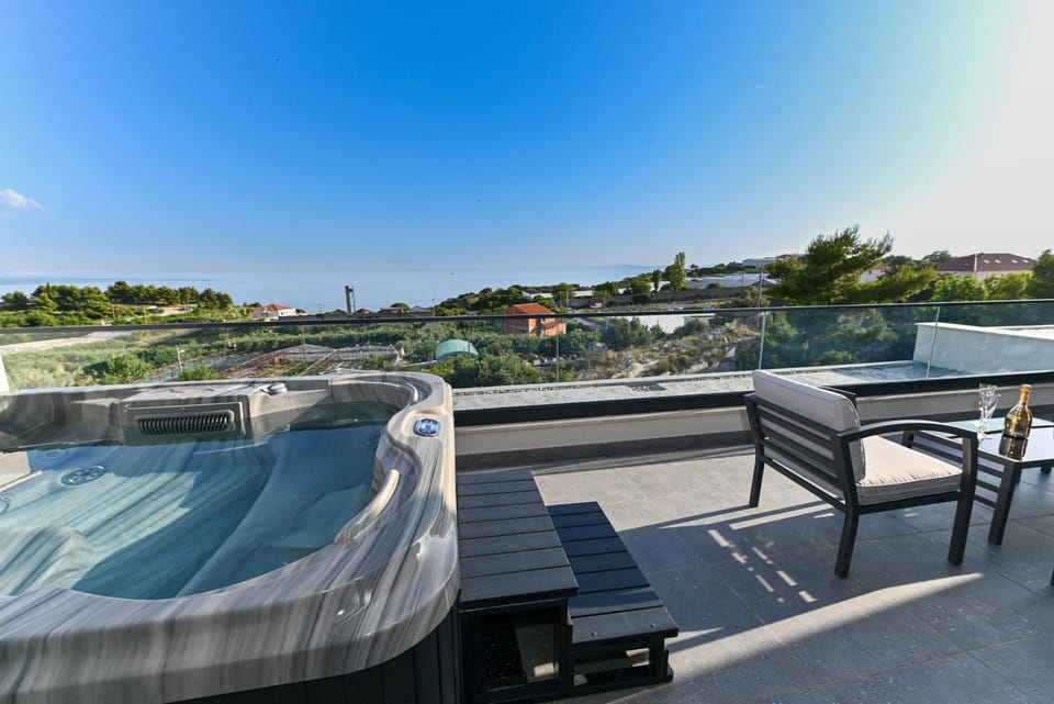 Patio, Day, Natural landscape, Hot Tub, Hot Tub, Balcony/Terrace, Balcony/Terrace