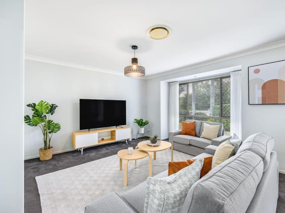 Carindale Family Home/Close to Westfield & Highway House in Carindale